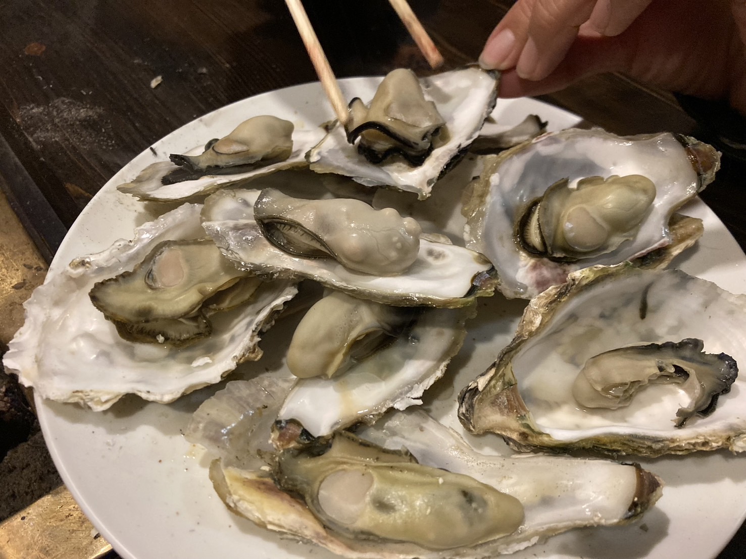 殻付き牡蠣の簡単調理法|鳥羽のログハウスで味わう冬の味覚
